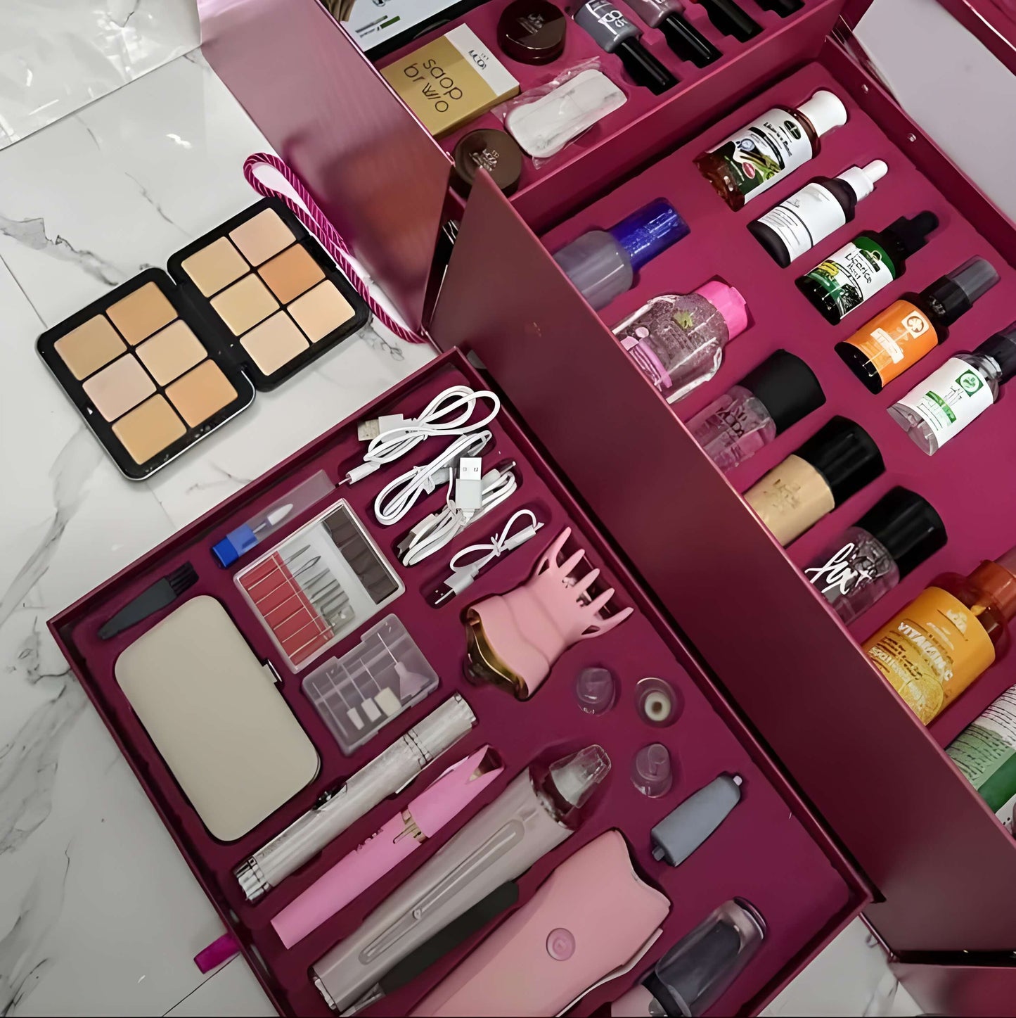 Professional All-in-One Beauty & Makeup Vanity Case حقيبة تجميل ومكياج احترافية شاملة
